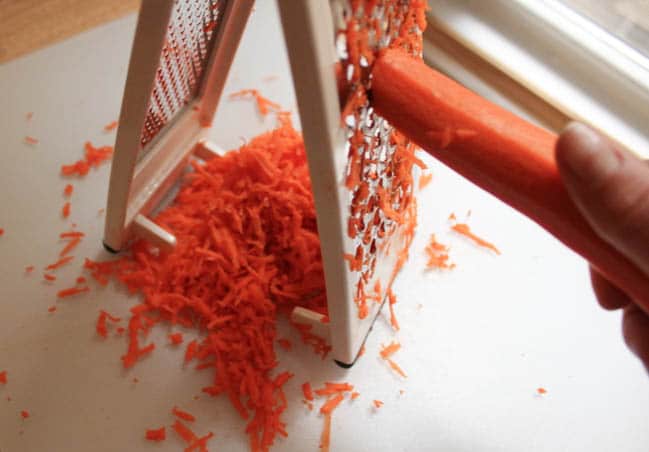Carrot-cake-whoopie-pies-with-maple-cream-cheese-frosting-step-2