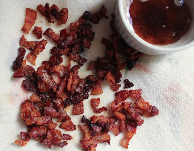 warm-spinach-salad-with-bacon-vinaigrette-and-a-fried-egg-step-3