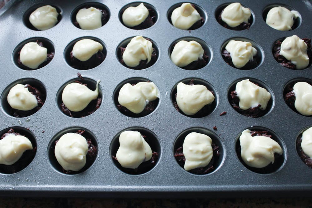 Chocolate-Chip-Cheesecake-Swirl-Brownie-Bites-Step-10
