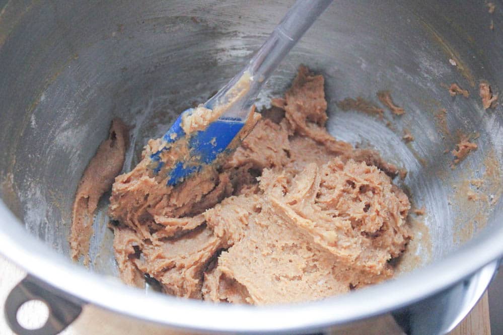 healthy-dark-chocolate-chunk-oatmeal-cookies-with-cherries-and-sea-salt-step-4