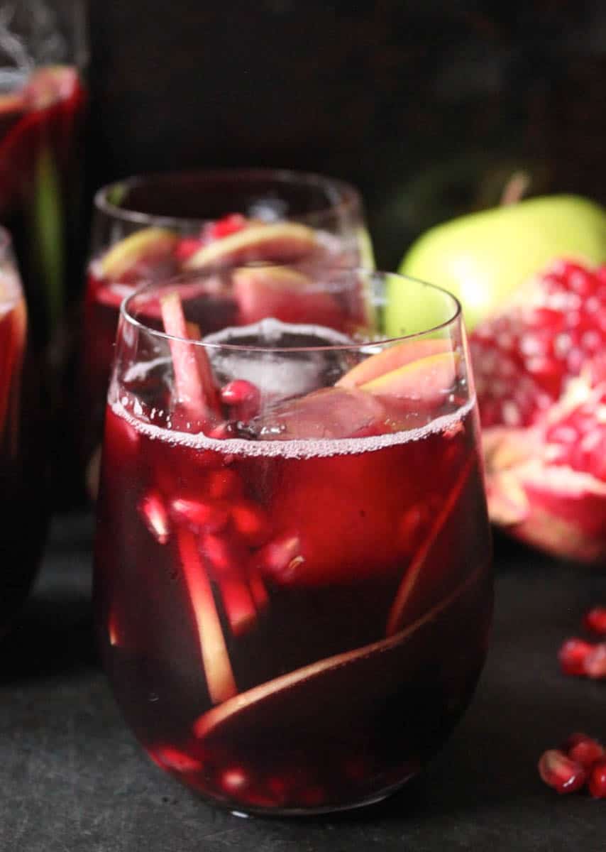autumn-sangria-with-apples-pomegranate-blackberries-3