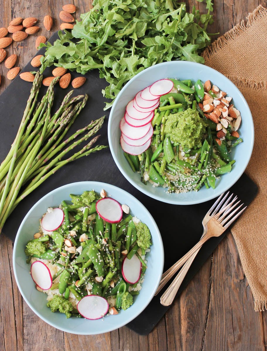 vegan-cauliflower-rice-bowl-with-arugula-pesto