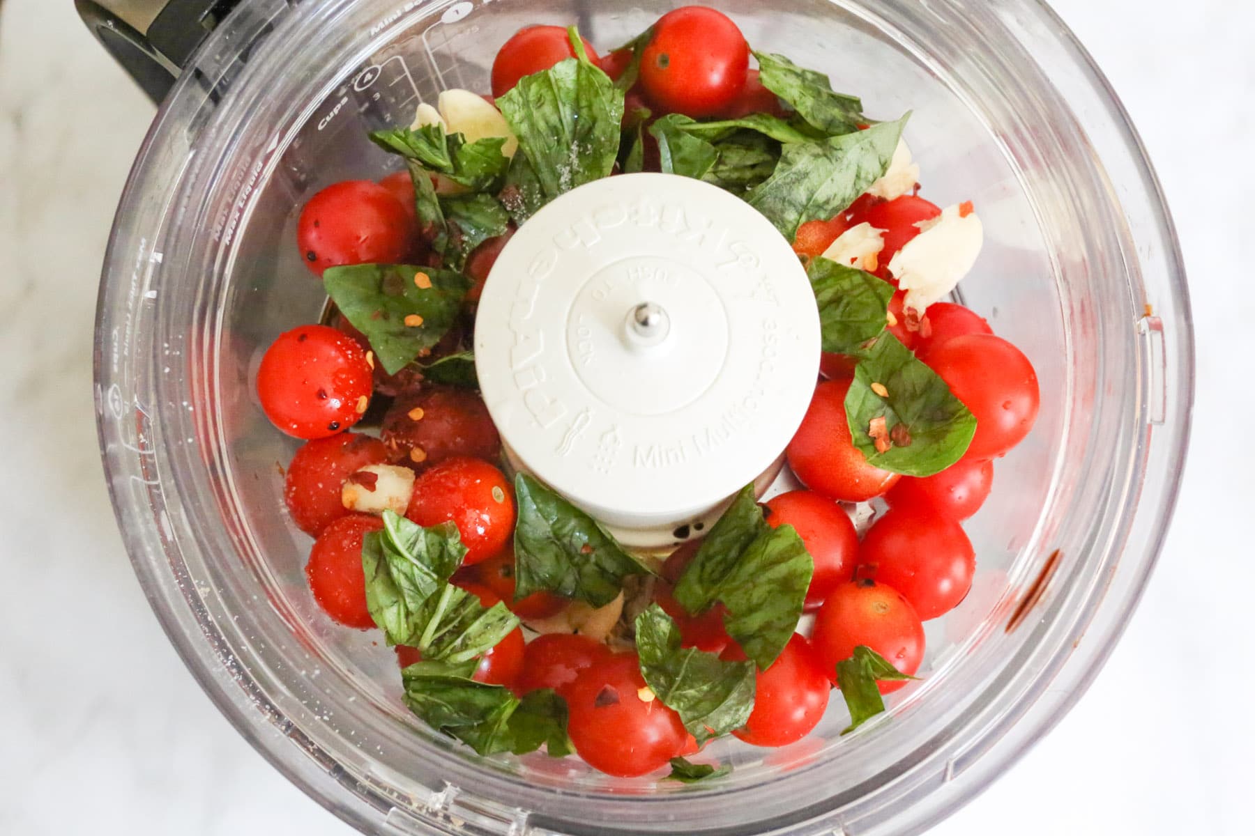 Spaghetti-with-Zucchini-and-Cherry-Tomato-Sauce-step-1